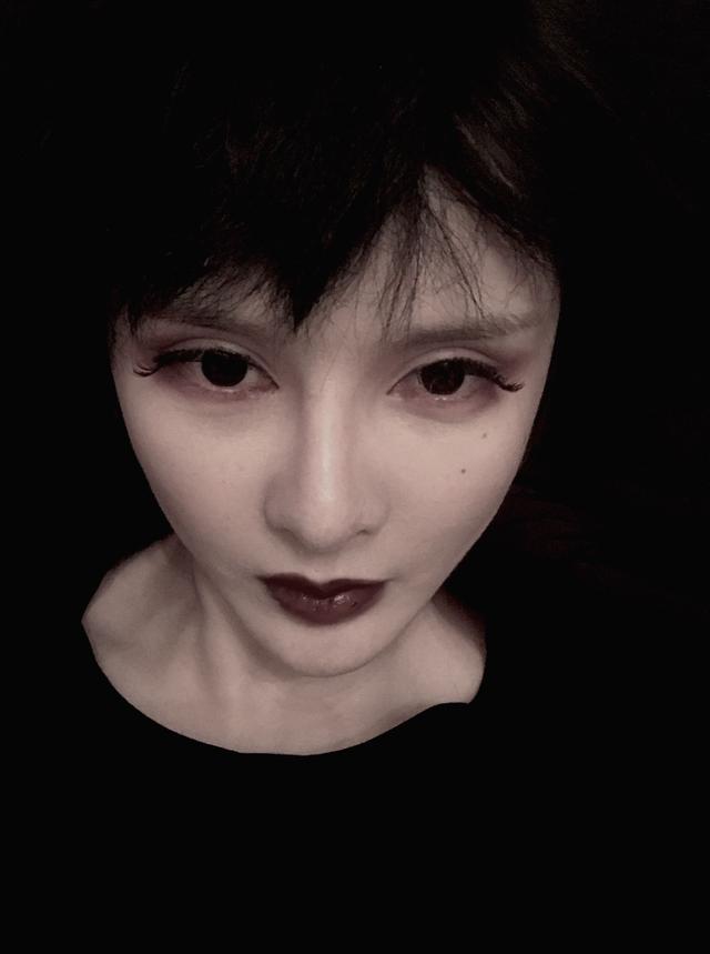 哥特式网红ck沈珂复出嫁富豪住亿万豪宅30岁当妈妈好温柔