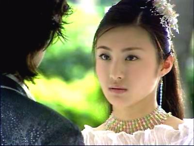 拍自己第一部戏的时候才18岁,当时的王惠虽然演技还很青涩,但古装扮相