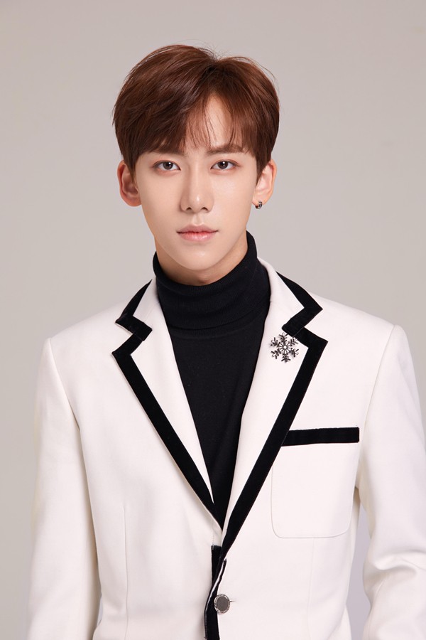 乐华娱乐练习生丁泽仁"人来消"变"人来疯"  范丞丞吃货属性遭调侃自曝