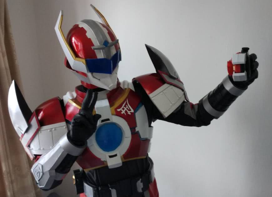 民间高手自制铠甲勇士刑天皮套,网友:高度还原啊!