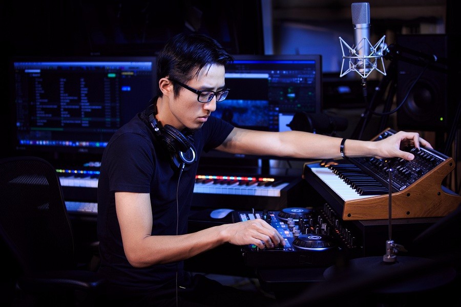 南派三叔新作主题曲大漠经上线音乐率先入局喧嚣起