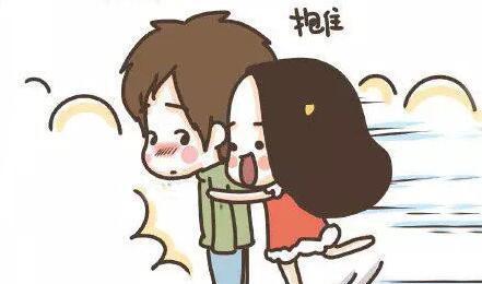 4,不顾别人的眼光从背后抱住他的样子.