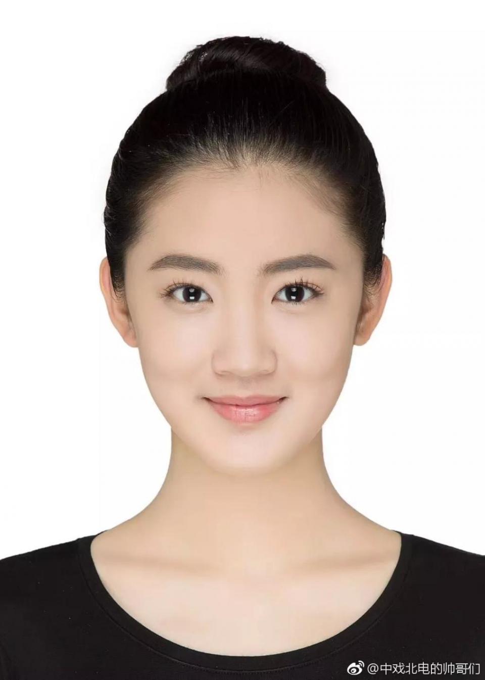 学院2018年主持专业全国第二名,话剧影视表演双学位班第16名徐世昕