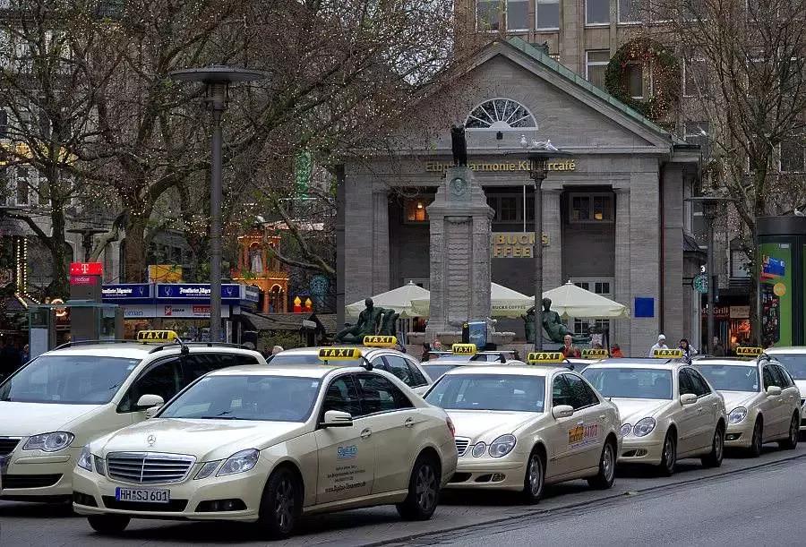 各国出租车大盘点,迪拜其实不土豪,法国原来最刺激