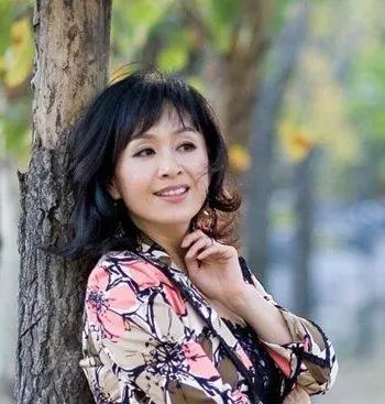 朴海美的实际年龄要比郑俊河还要大7岁,也就是说现在的她已经54岁,她