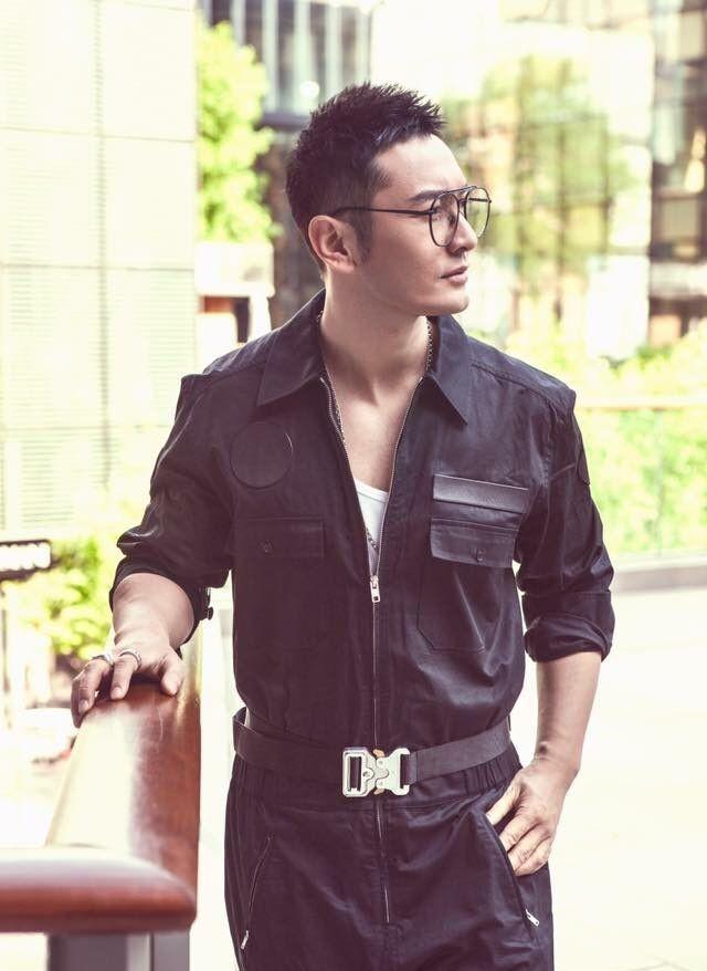 黄晓明连晒帅照秀完美肌肉, 看来减肥成功了