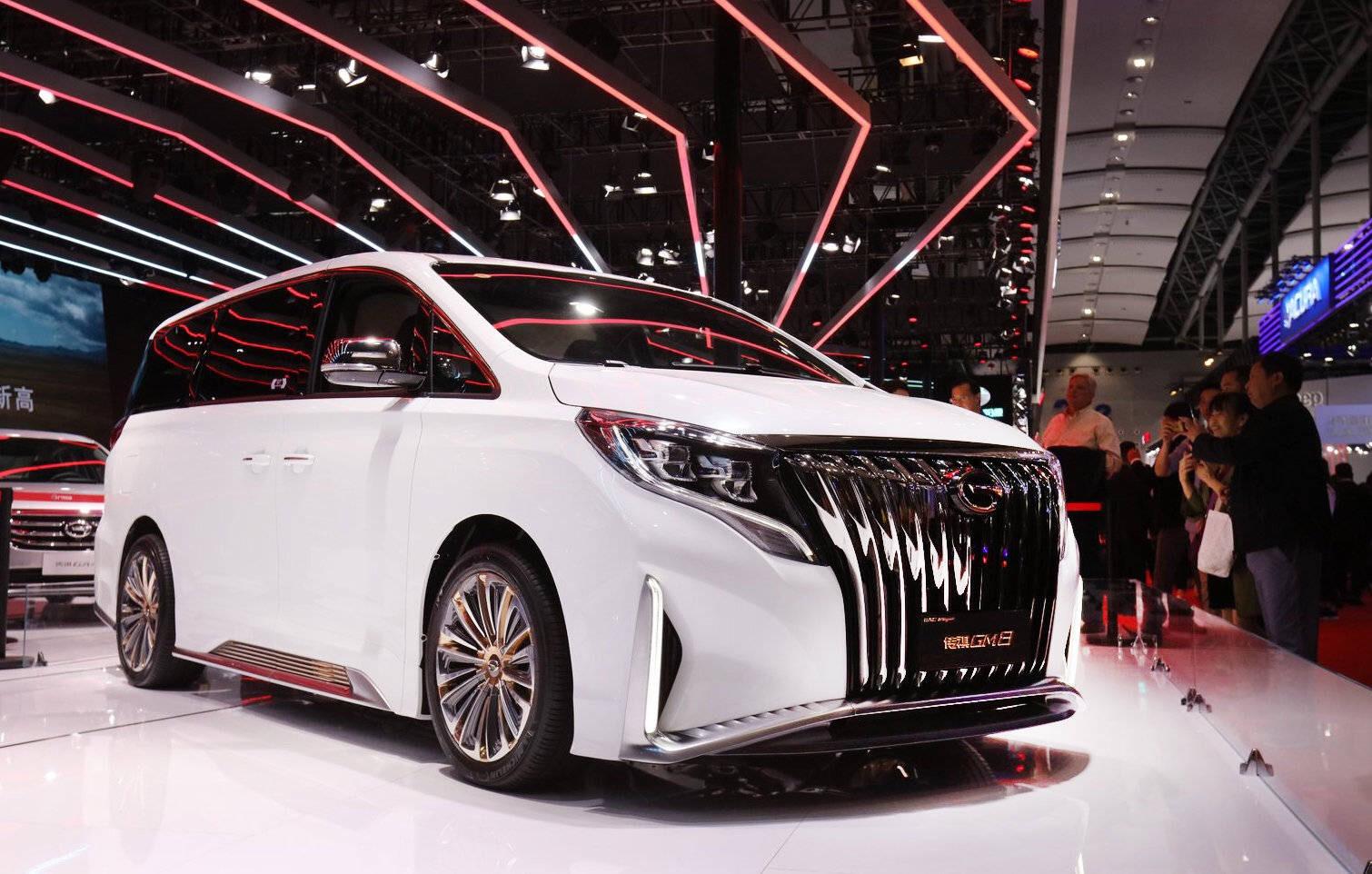 传祺gm8特装版亮相车展配星空顶和豪华包厢致敬丰田埃尔法