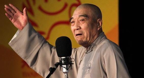 他曾当众给郭德纲下跪, 两人因此结下梁子, 如今83岁的他离世了