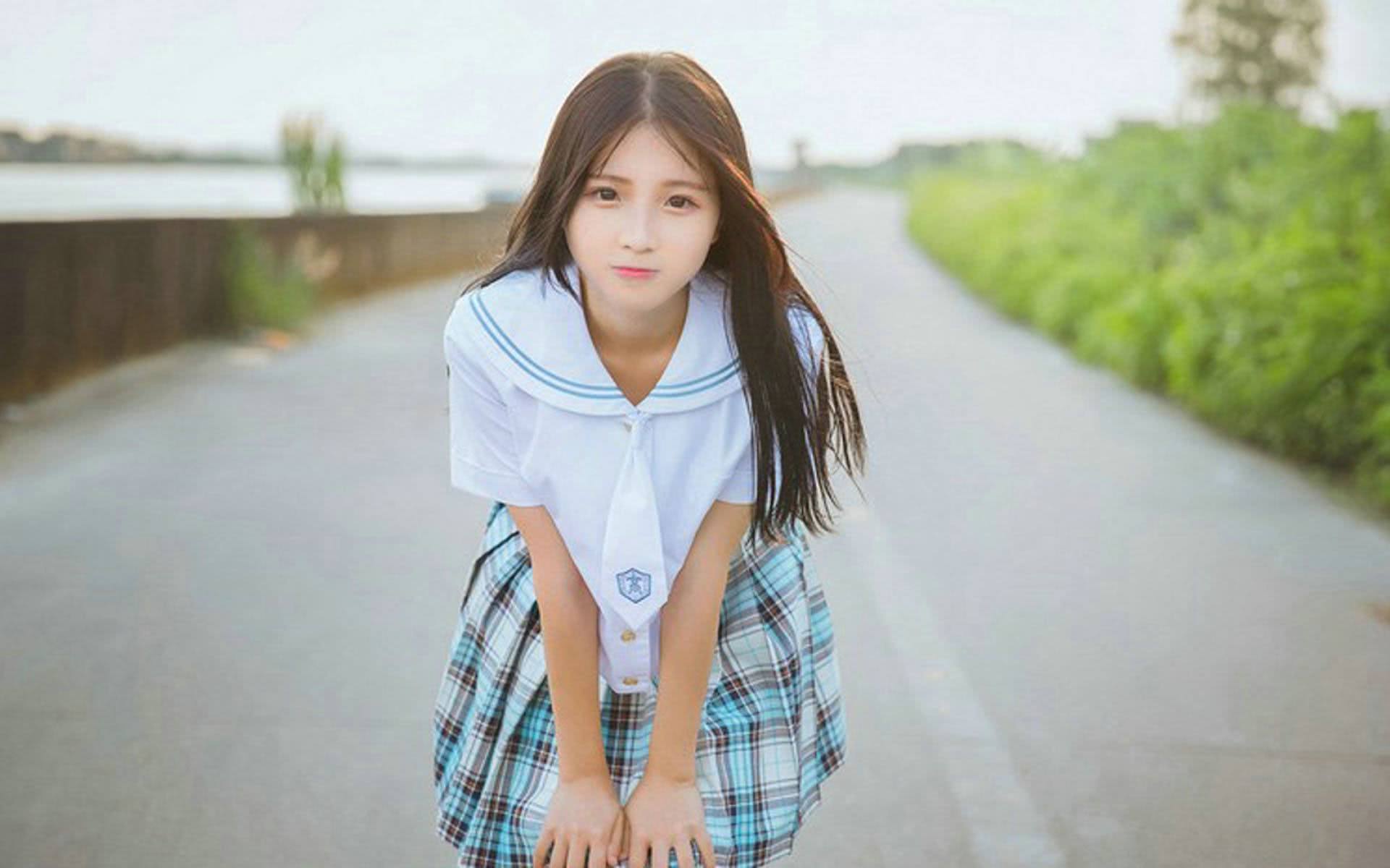 读睡诗歌 我们在摇晃的路上