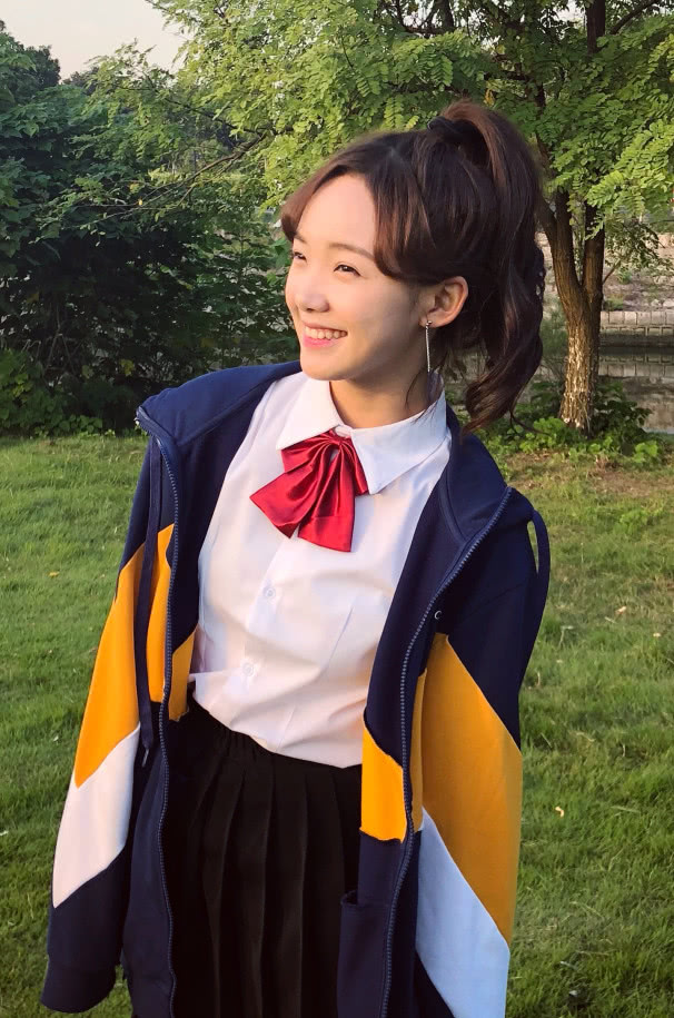 学生党的福利来了,吕小雨教你把校服穿出时尚感,让你迷倒学长!