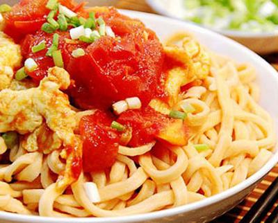 西红柿鸡蛋拌面,简单的家常美食,3个小细节让面条更有味道!