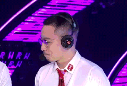 比赛结束后解说致幻被老二套路 憋笑摩拳擦掌