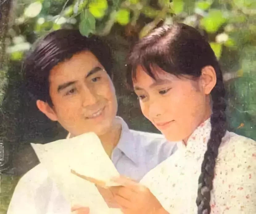 与唐国强齐名!从商却破产,儿子超帅