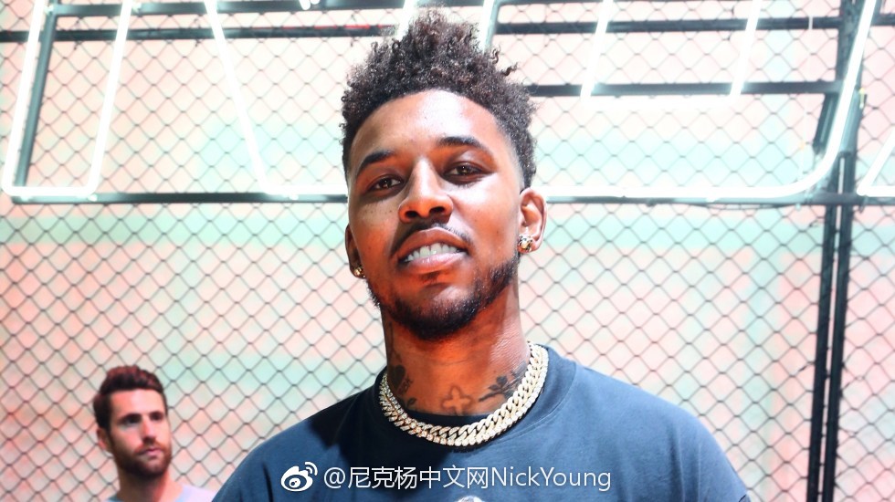 尼克杨周五nba live 19活动现场图