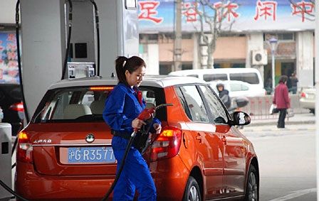 美女加油员将2000万油卡丢失,领导的电话,让加油员不淡定了