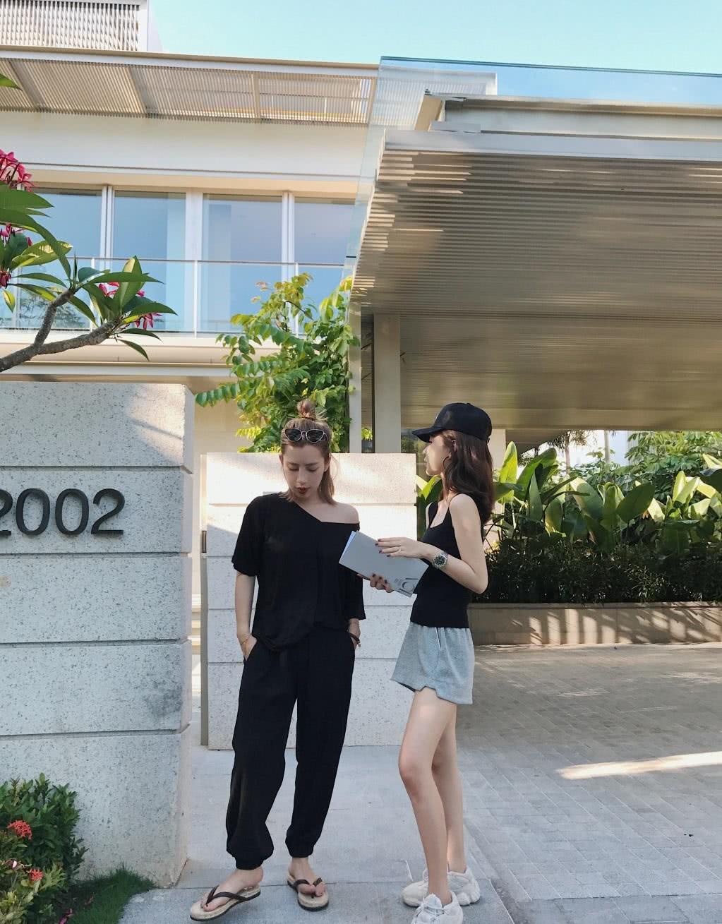 王思聪前女友雪梨四肢真纤细胳膊与腿差不多一样粗