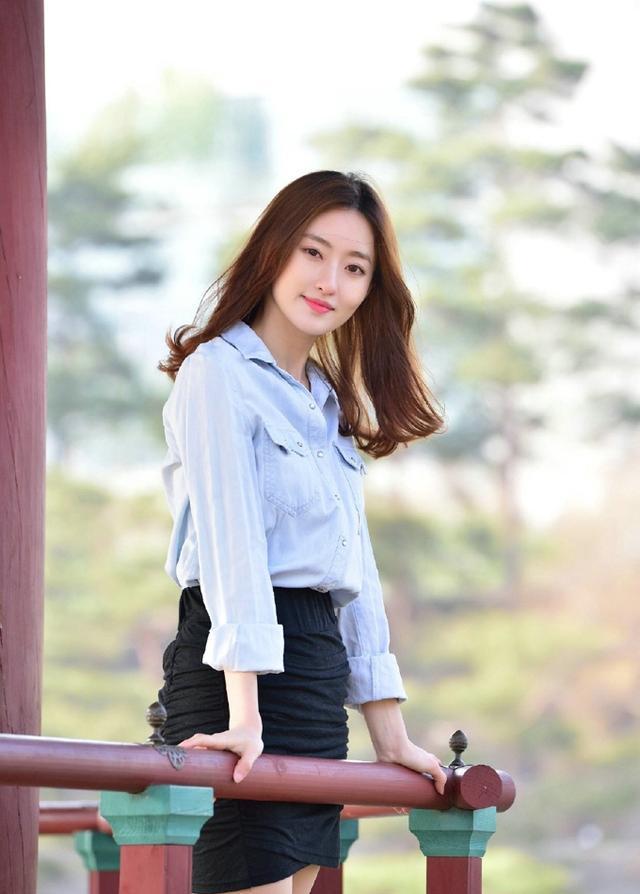 韩国知性温婉美女气质迷人优雅写真