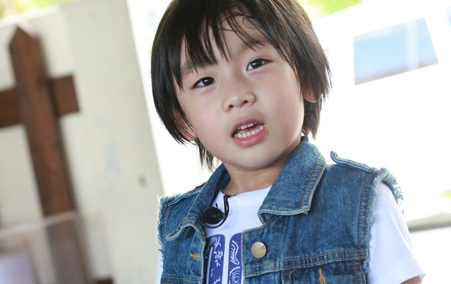 距离kimi上《爸爸去哪儿》已经五年了,现在9岁的他又高又帅|林志颖