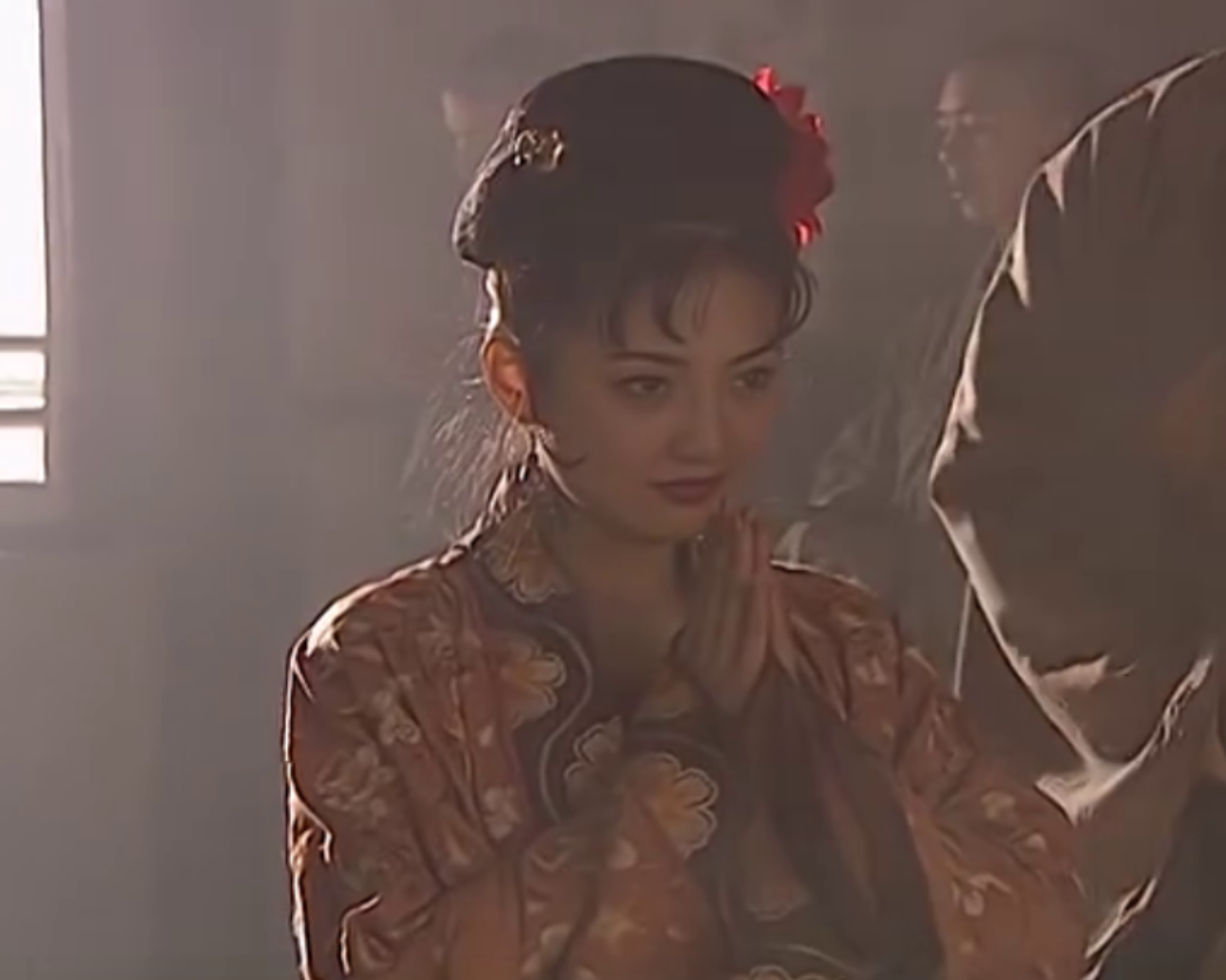 牛莉在水浒传中饰演的杨雄妻子风韵十足