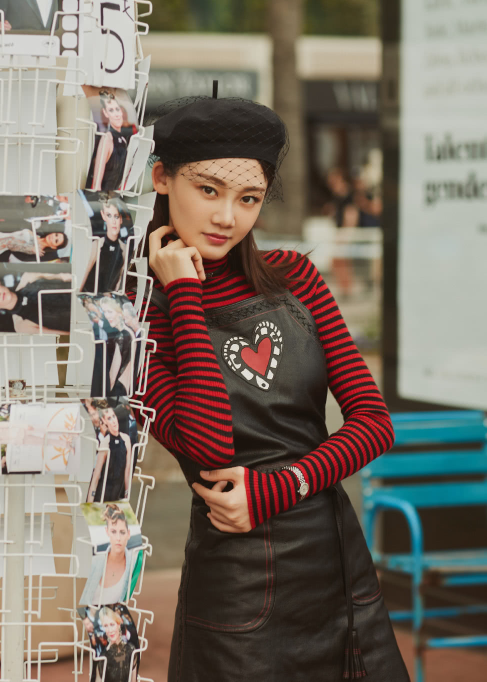 苗苗不愧是学舞蹈出身了,小皮裙加上贝雷帽,古典气质由内而外!