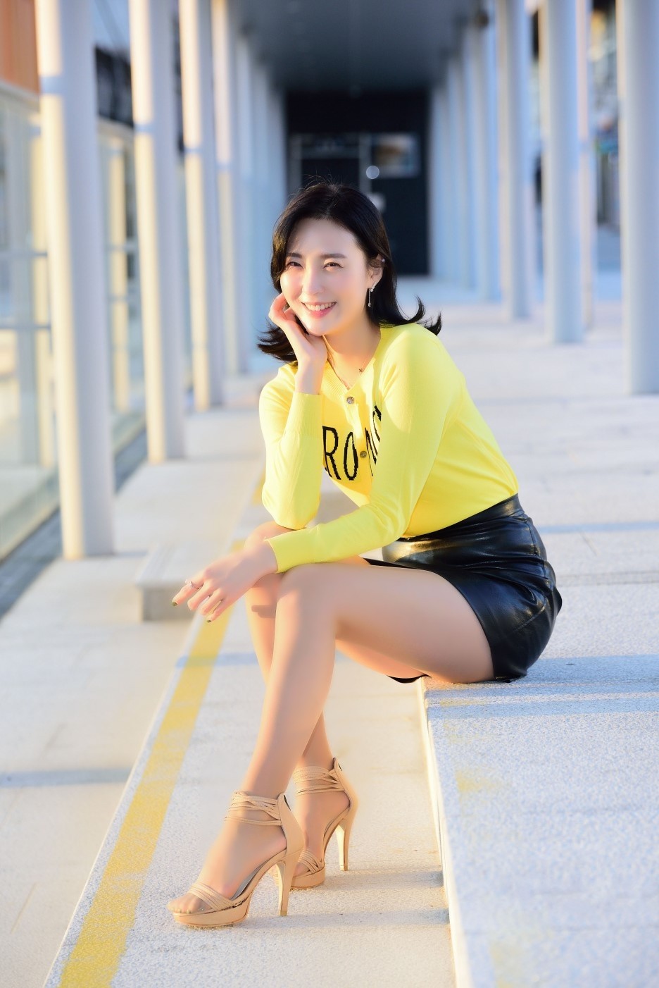 人像摄影(笑得开心而美丽的都市美女)人像摄影(笑得开心而美丽的都市