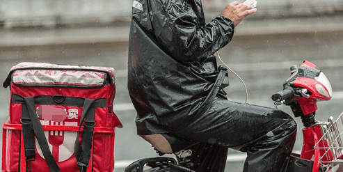 现在快递员兼职送外卖, 他们月入过万, 白领: 我