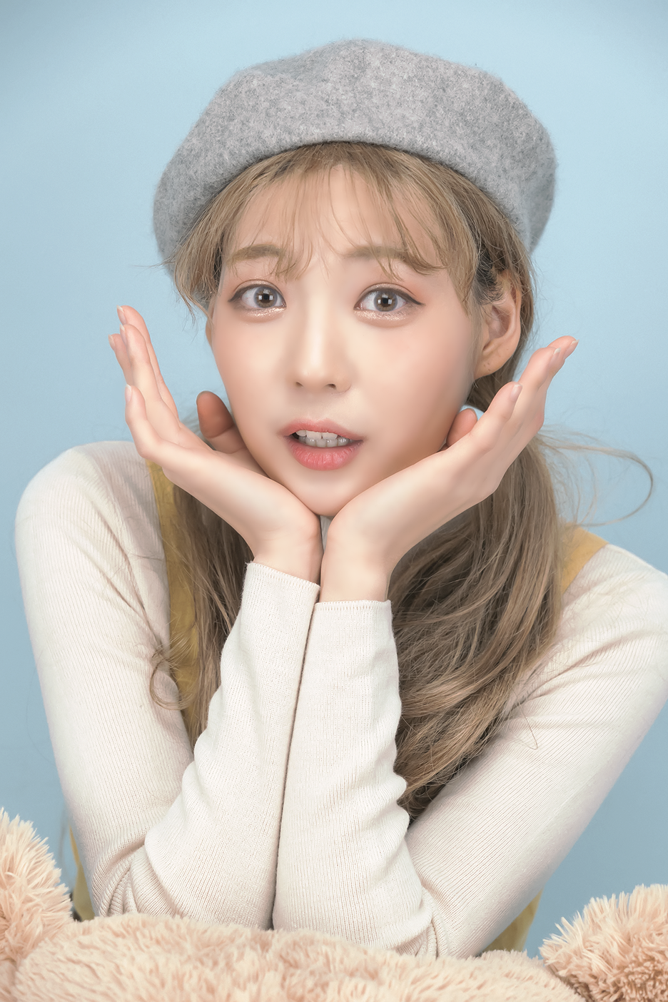 一个长发飘逸,清新素雅的美丽女子!