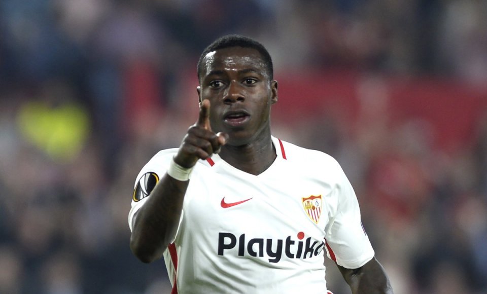 开杀戒,梅萨,萨拉比亚开场前10分钟就连入2球,对方球员卢卡奇自摆乌龙