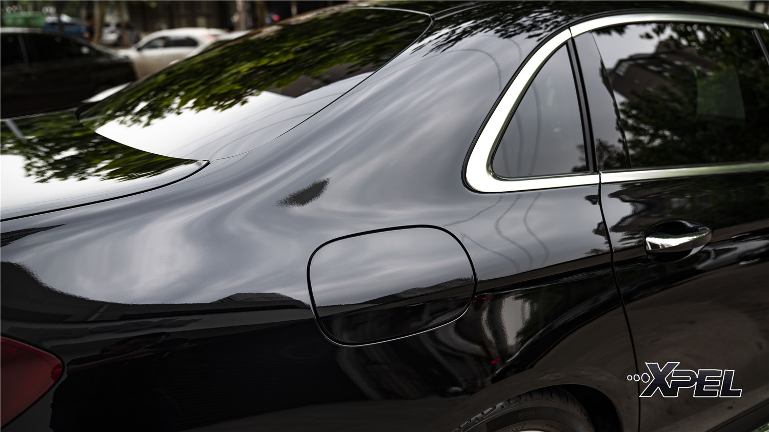 光洁亮丽,奔驰e320l贴xpel lux系列隐形车衣
