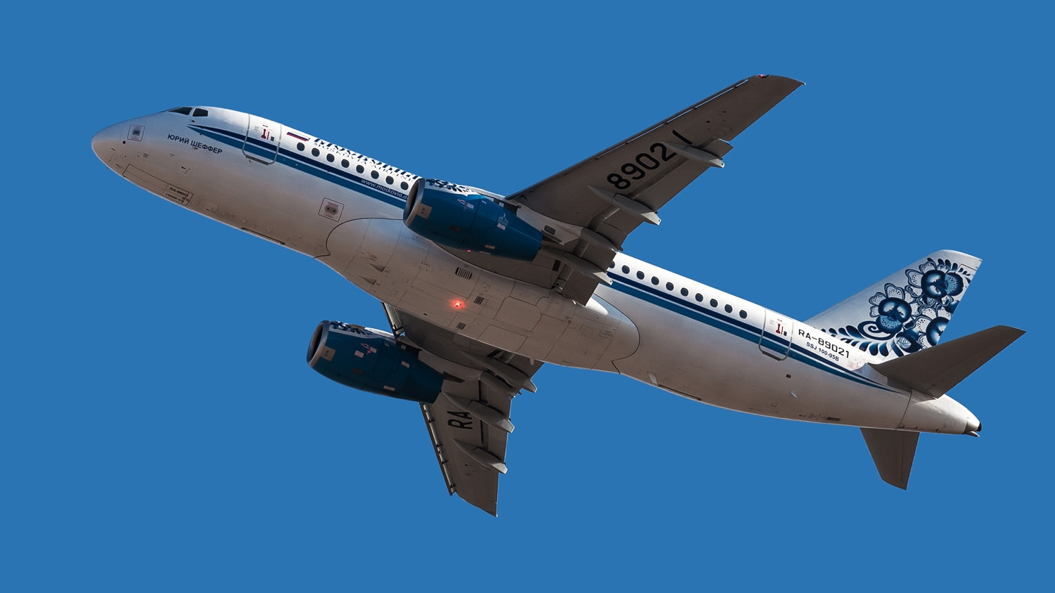 俄罗斯苏霍伊也可以研制民航飞机这就是ssj100型中型民航客机