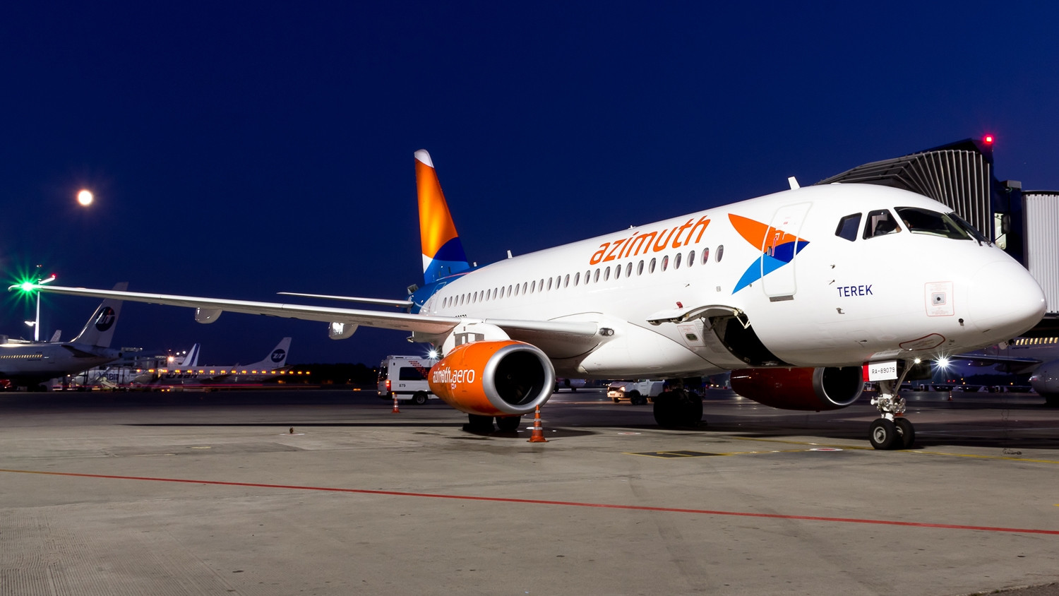 俄罗斯苏霍伊也可以研制民航飞机这就是ssj100型中型民航客机