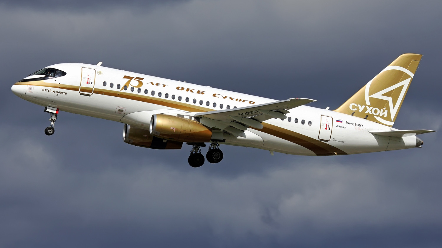 俄罗斯苏霍伊也可以研制民航飞机这就是ssj100型中型民航客机