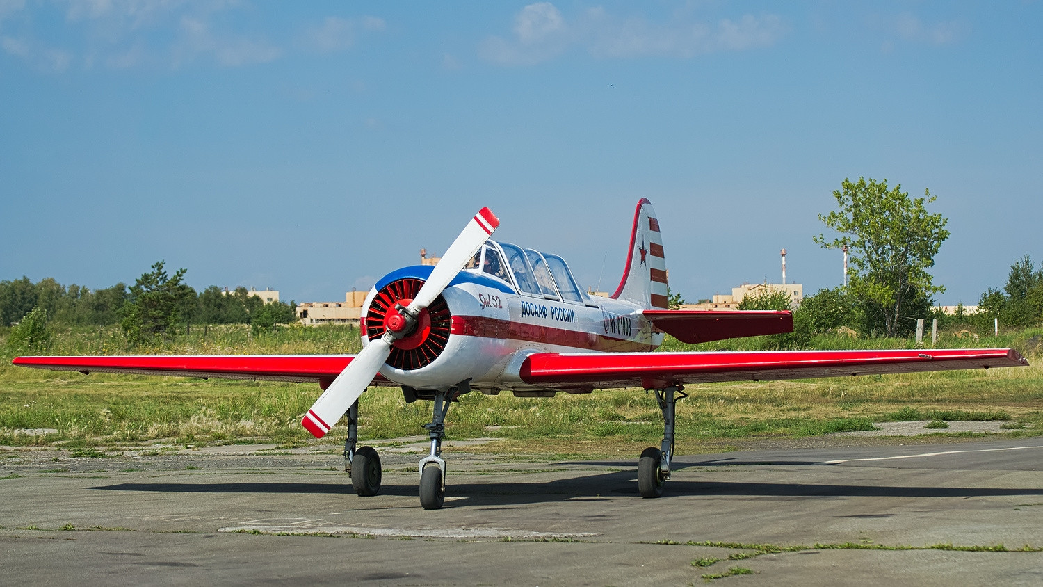 苏联/俄罗斯的雅克-52型活塞式螺旋桨教练机,他们飞行员由此起步
