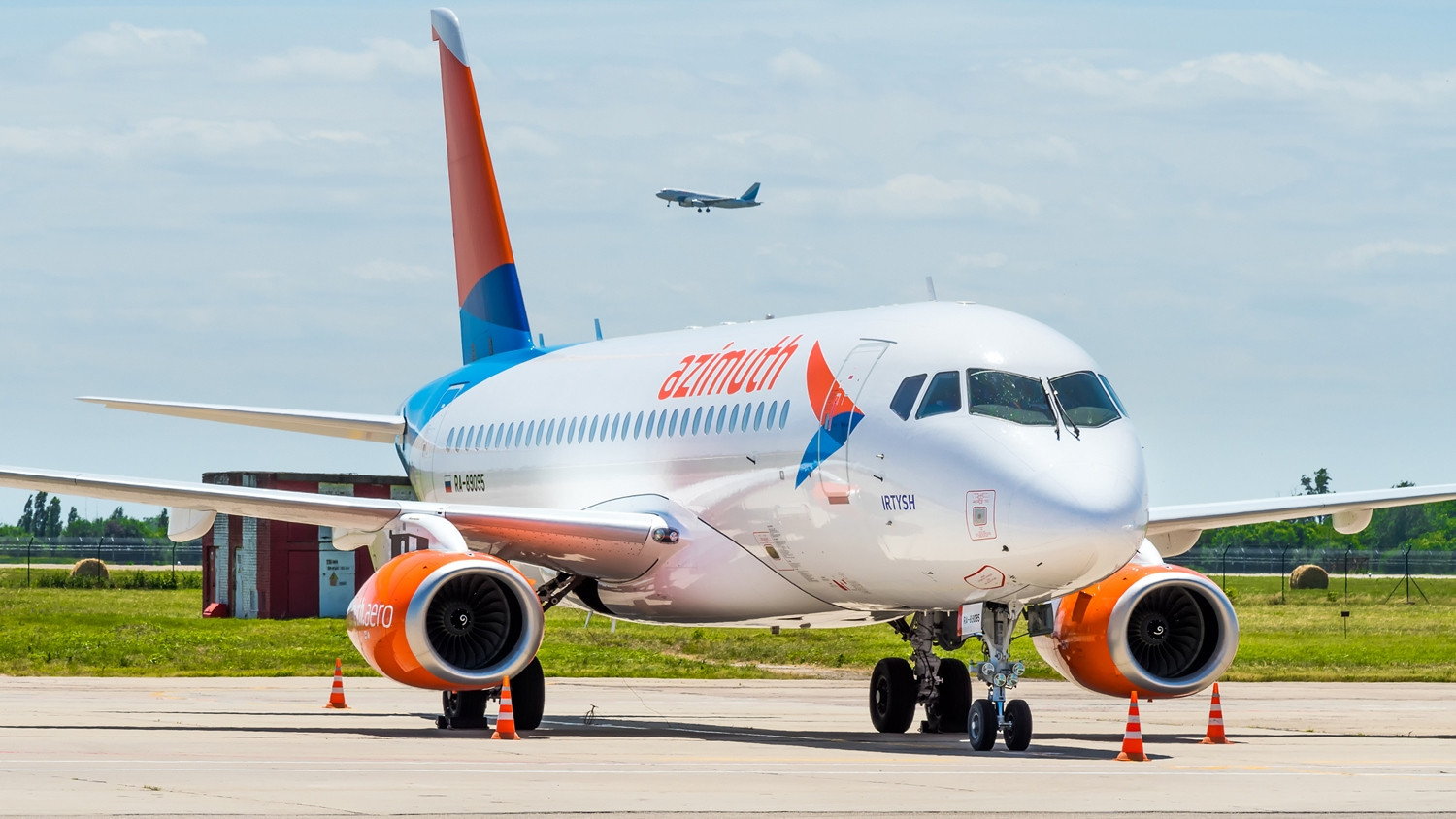 俄罗斯苏霍伊也可以研制民航飞机这就是ssj100型中型民航客机