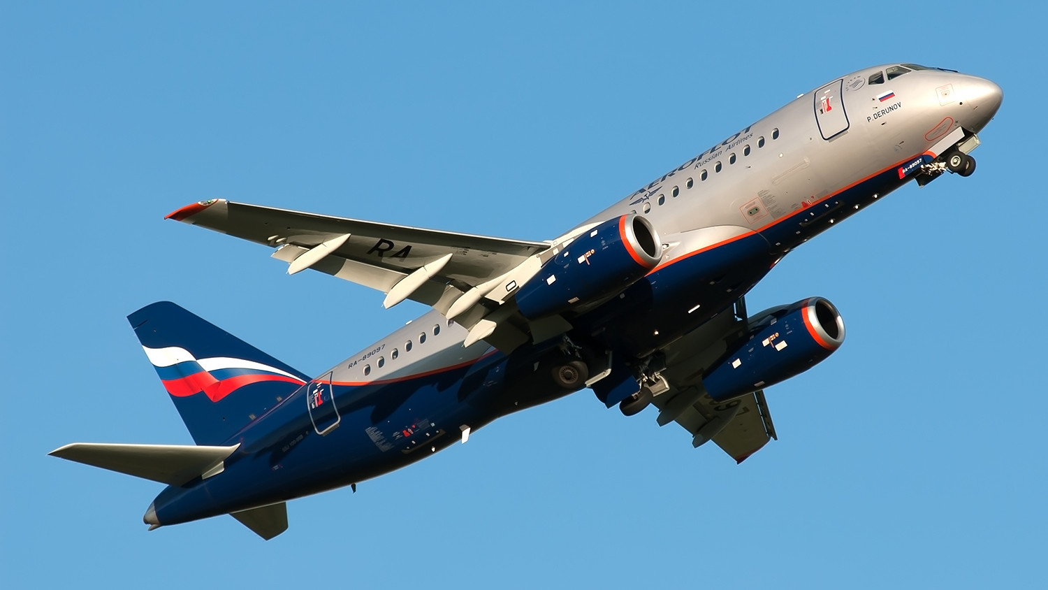 俄罗斯苏霍伊也可以研制民航飞机这就是ssj100型中型民航客机