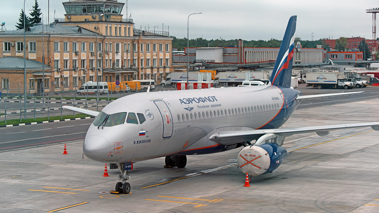 俄罗斯苏霍伊也可以研制民航飞机这就是ssj100型中型民航客机