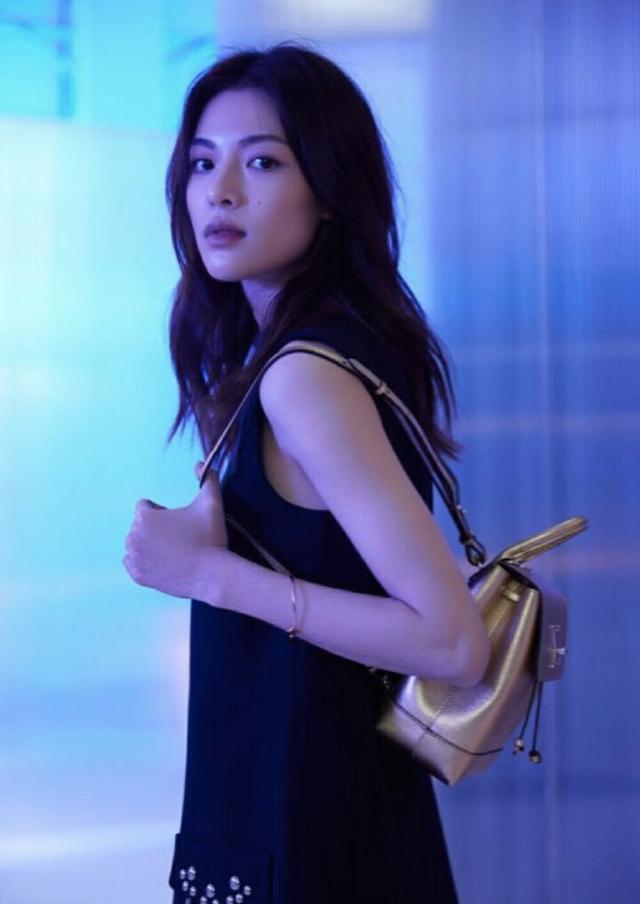 从演艺圈的"小透明",被冯导挖掘一炮走红,前途不可限量