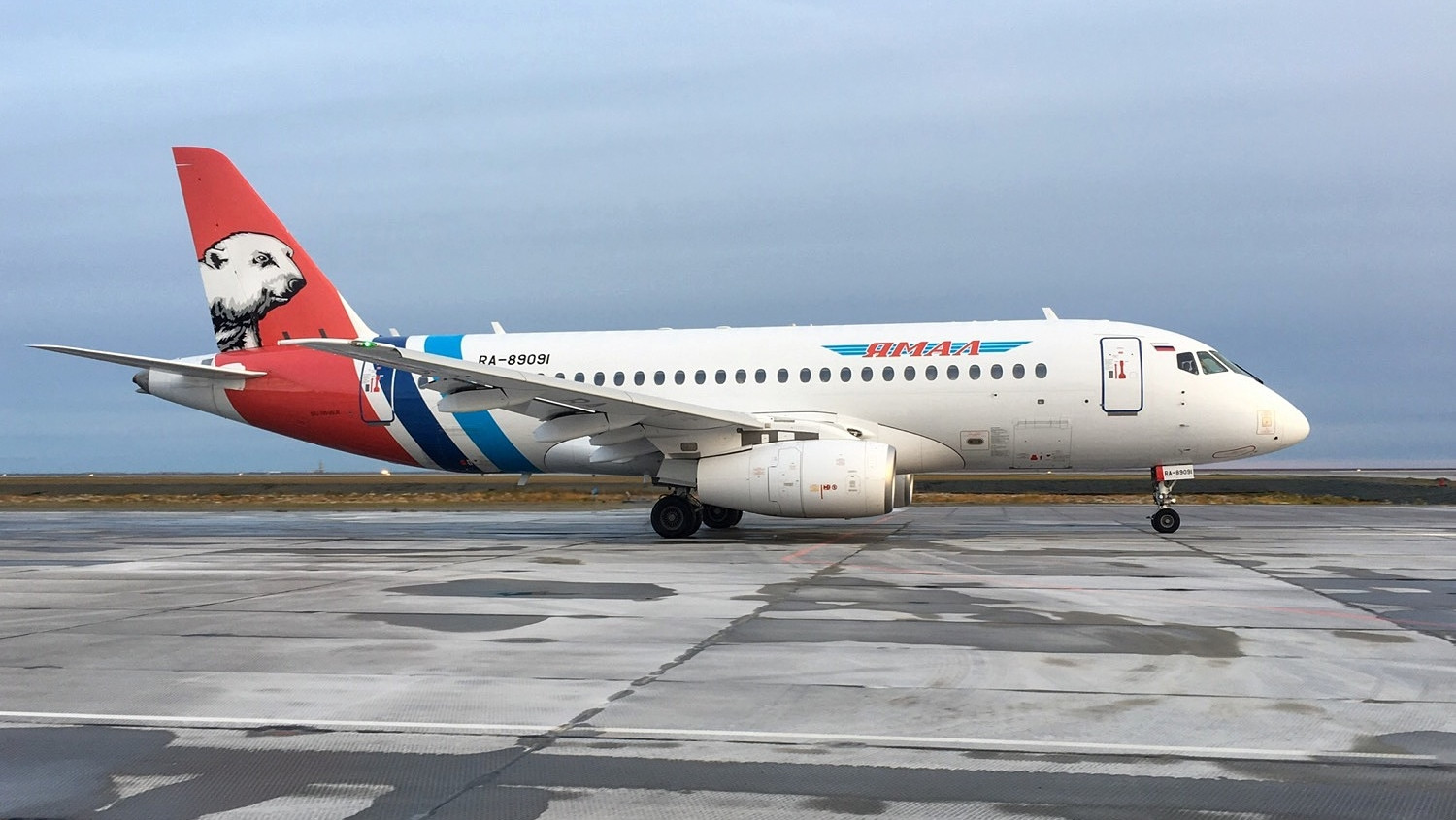 俄罗斯苏霍伊也可以研制民航飞机这就是ssj100型中型民航客机