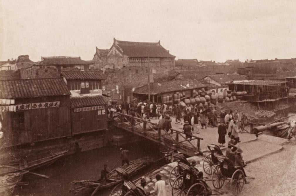 100多年前中国旧照,图3破破烂烂长城,图6人烟稀少街道!