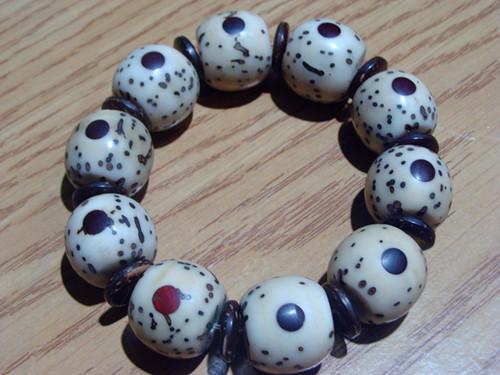 "天珠"千眼菩提的和价值,众星捧月,把件形态各异,魅力爆棚!