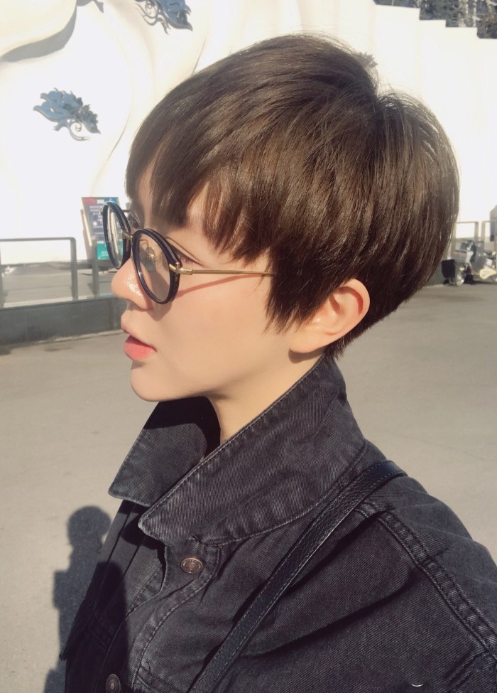 张含韵换发型气质大变,剪齐耳短发清纯可人,网友:萌到不敢认!