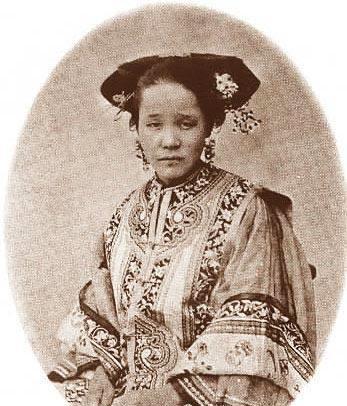 电视里的光绪瑾妃是这样的…现实却是这样的…电视里福晋是这样的.