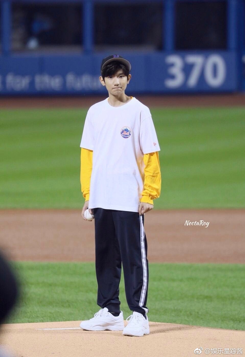 王源美职棒球赛开球今天上午@tfboys-王源 在美国纽约花旗球场mlb美