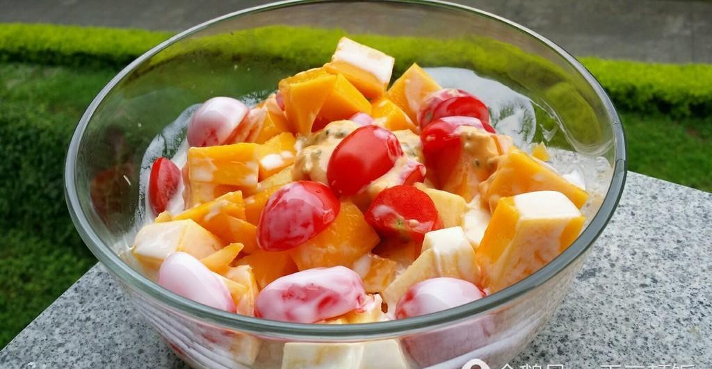 美味好吃的水果沙拉, 自己做起来!|酸奶|水果沙拉|圣女果_新浪新闻