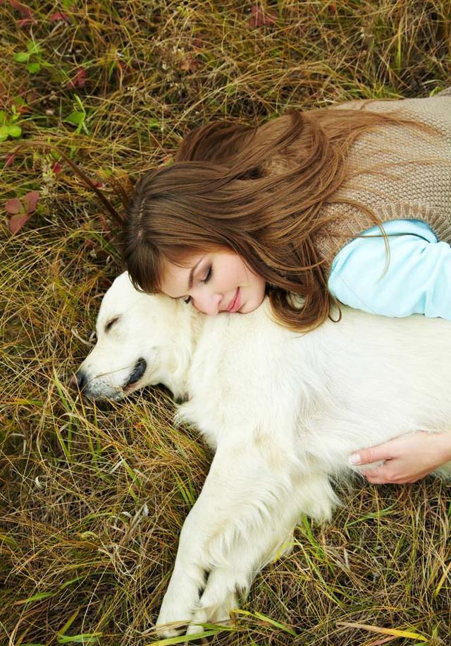 冬天了,招你家宠物侍寝了吗?抱着狗狗睡觉好不好?|狗狗|宠物|暖气_新