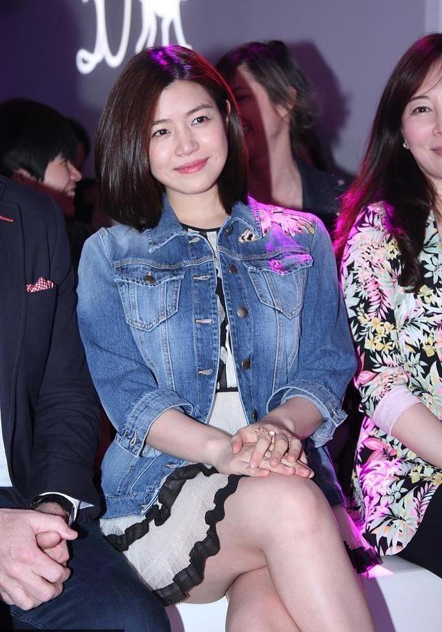 陈妍希复出又美出了新高度, ab孕后急忙工作瘦的锁骨凸起好心疼