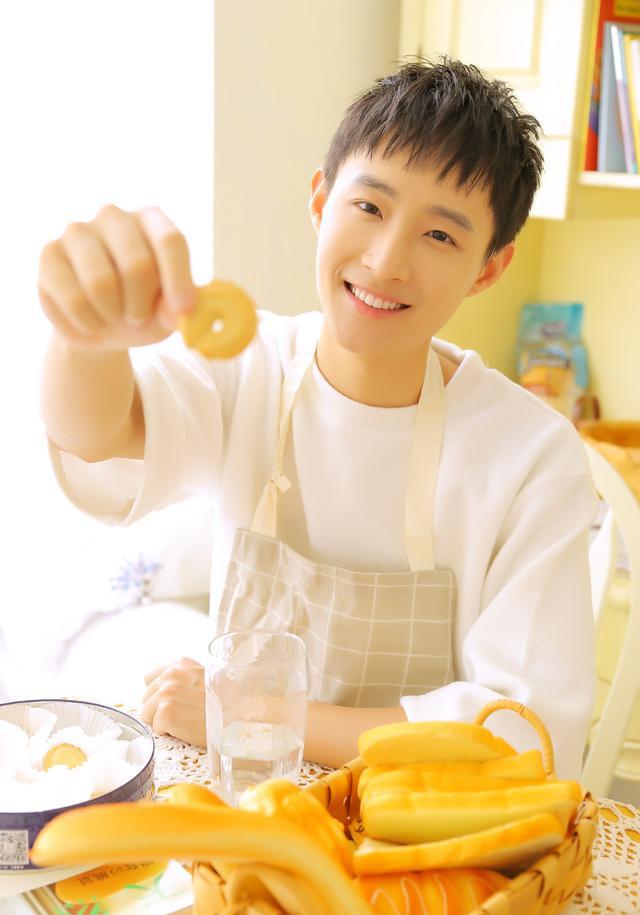 你想要的小哥哥希望今天的你都有人陪