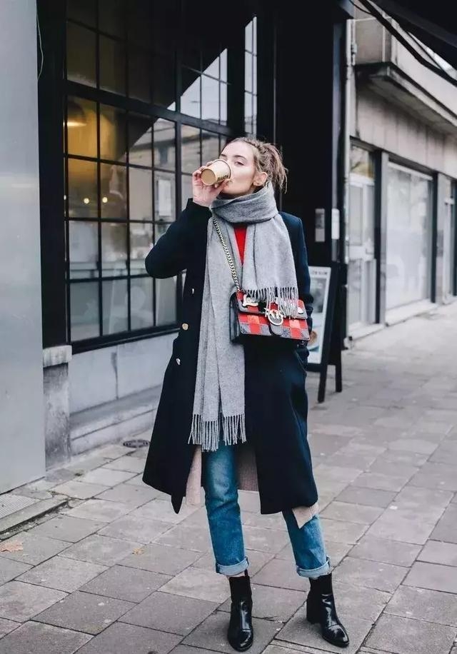 牛仔裤 短靴的时尚搭配,我能穿一整个秋冬天,不要太好看了!