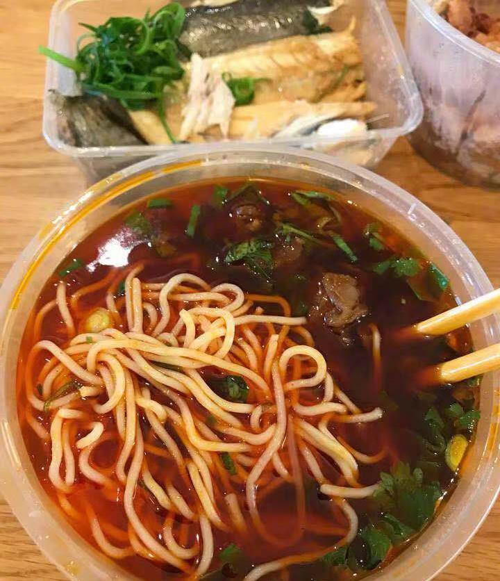 外卖小哥接了一单牛肉面看到备注瞬间崩溃网友看完也不淡定了