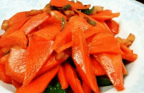 胡萝卜在日常生活中是很常见的,一道美味食品,营养价值高